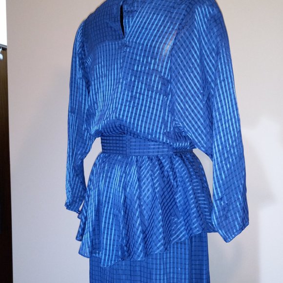 Cowl-neck chiffon dress with peplum & dolby sleeves, vintage 1970s-1980s - Picture 12 of 16